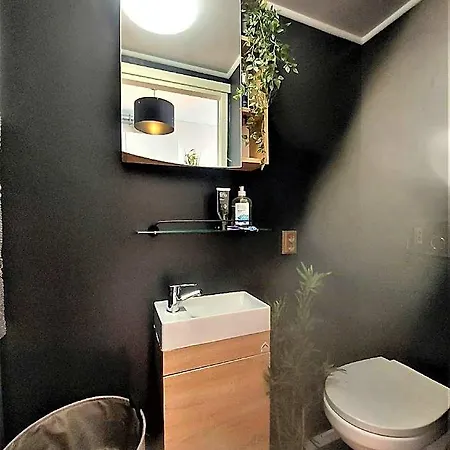 Cofy Rentals, A/c, Free Parking, Online Check-in! Hotel