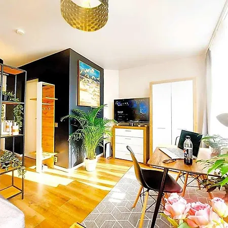 Cofy Rentals, A/c, Free Parking, Online Check-in! Hotel 3*